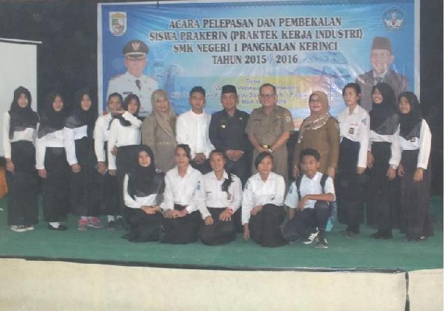 Bupati Lepas 463 Siswa SMKN 1