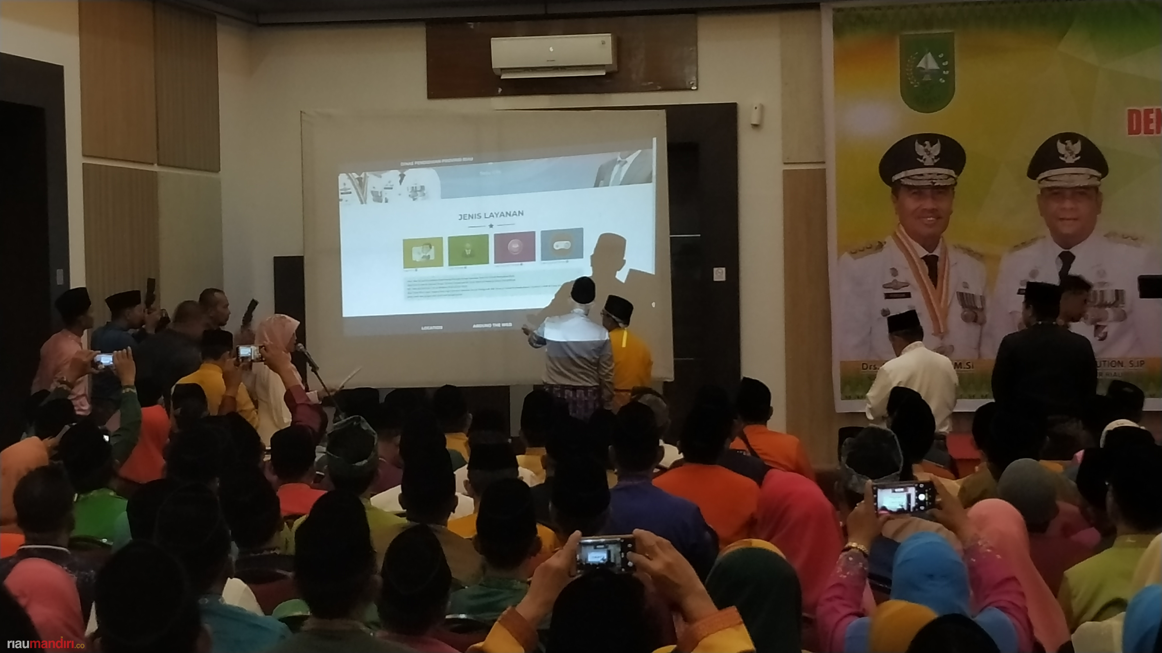 Mudahkan Pelayanan Guru, Dinas Pendidikan Riau Luncurkan Aplikasi Satu Klik