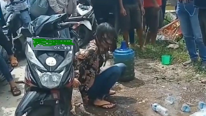 ABG Mabuk Geleng-geleng di Pinggir Jalan yang Viral Jadi Tersangka