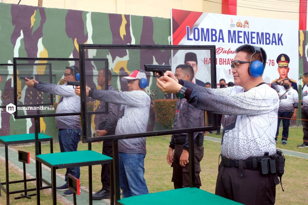 Polda Riau Gelar Lomba Menembak Bersama Jurnalis
