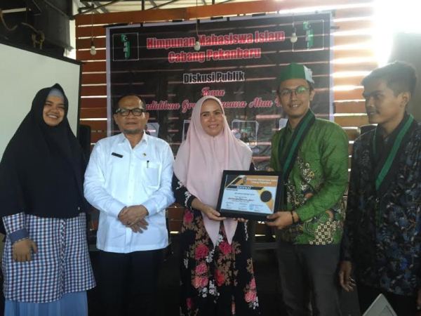 HMI Pekanbaru Hadirkan Dinas Pendidikan dan DPRD Riau Dialog Soal Pendidikan Gratis