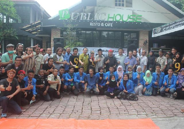 PWI Riau Bagikan Masker dan Obat-obatan