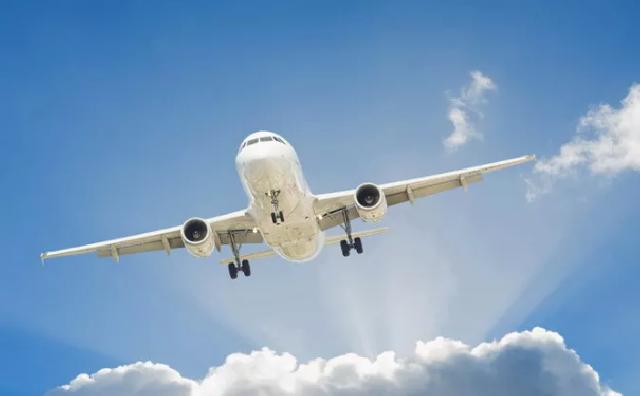 Dua Penumpang Gelap Tewas Jatuh dari Pesawat