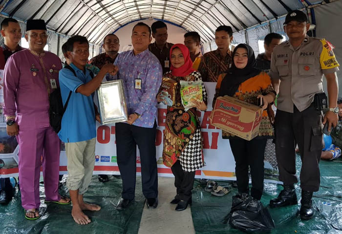 Bank Riau Kepri Cabang Dumai Salurkan Bantuan kepada Korban Banjir di Kelurahan Bumi Ayu