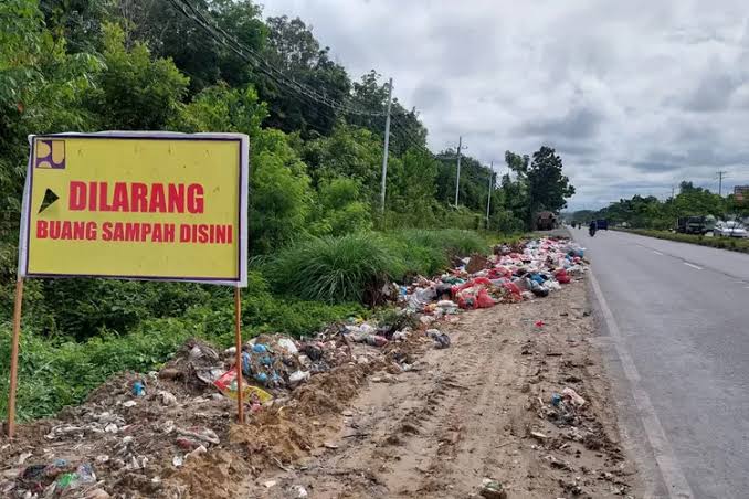 Ratusan Personel Satpol PP Dikerahkan Awasi Belasan TPS Sampah Ilegal