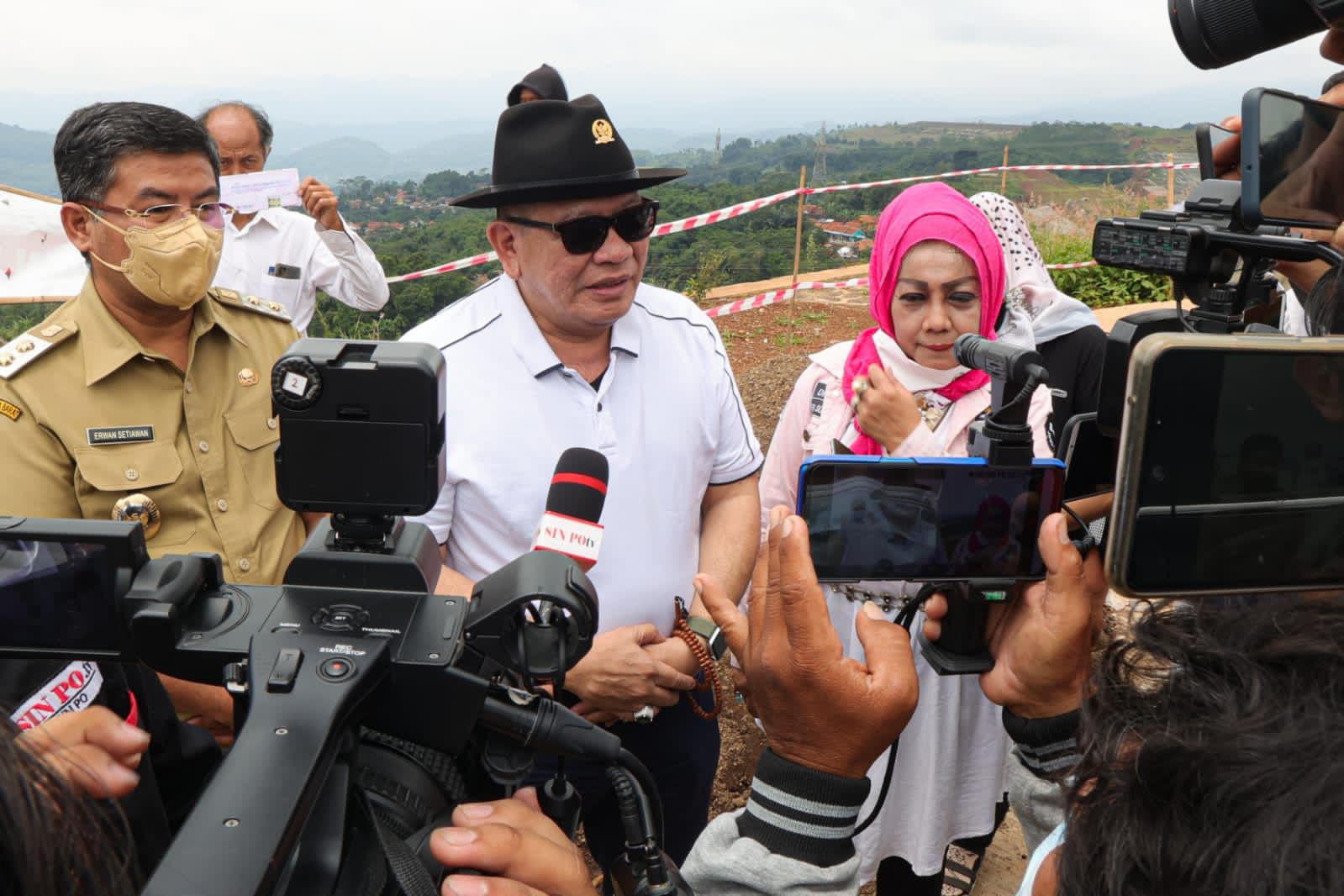 Temui Warga Korban Penggusuran Tol Cisumdawu, Ketua DPD RI: Nelongso saya