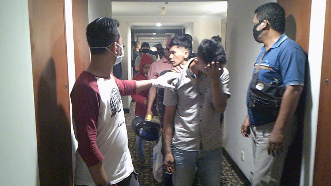 Belasan Muda-Mudi Digerebek Saat Pesta Narkoba di Hotel di Pekanbaru