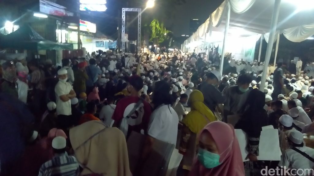 Ramai yang Datang, Begini Suasana Maulid Nabi di Kediaman Habib Rizieq