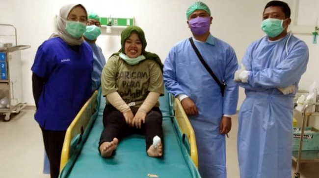 Kaki Kekeyi Diinjak Sapi Hingga Terluka, Netizen: Cepet Sembuh ya, Biar Bisa Dibully Lagi