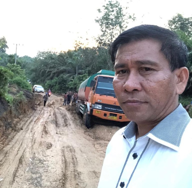 Pemprov Riau Diminta Peduli Kerusakan Jalan Lintas Selatan di Inhu
