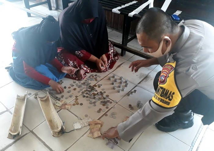 Siswi SD di Sumatera Barat Sumbang Isi Celengan 1 Tahun untuk Beli APD Tenaga Medis