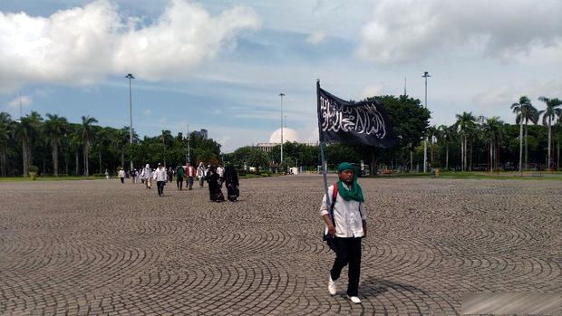 Bawa Bendera Tauhid, Massa Aksi 212 Bergerak dari Istiqlal ke Pintu Barat Monas