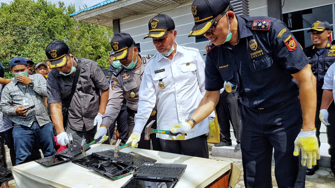 Dihadiri Wabup Meranti, Bea Cukai Musnahkan Hasil Tangkapan Senilai Hampir Rp900 Juta 