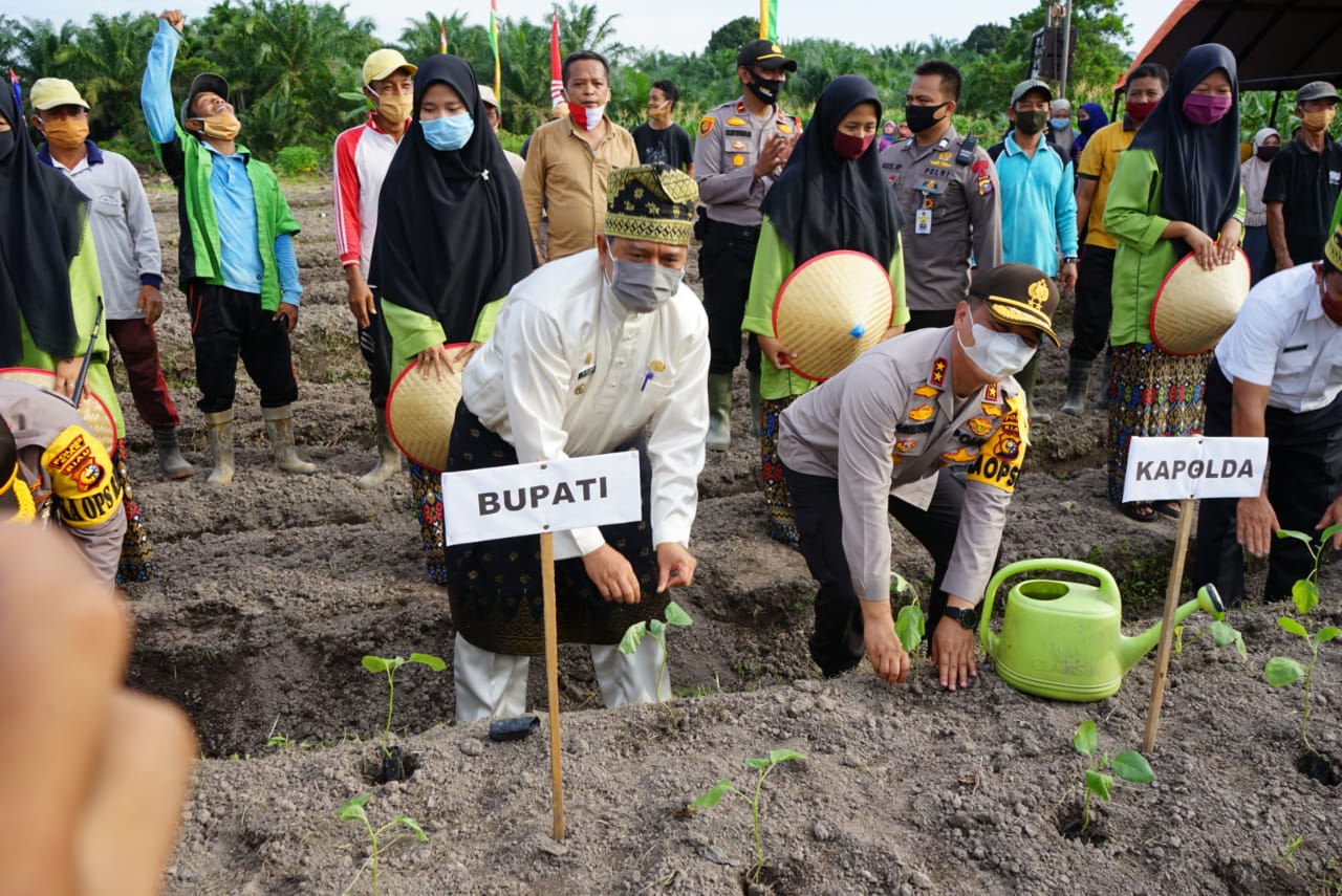 Bupati Alfedri Apresiasi Kapolda Riau Canangkan Gerakan Jaga Kampung di Siak