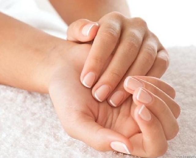 8 Tips Sederhana Untuk Meredakan Telapak Tangan yang Keringatan