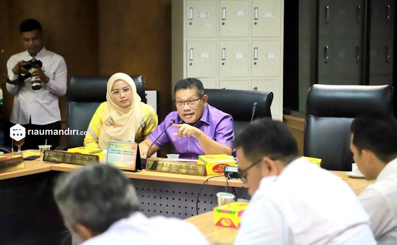 Dispora Riau dan Komisi V Bahas PPDB SMAN Olahraga