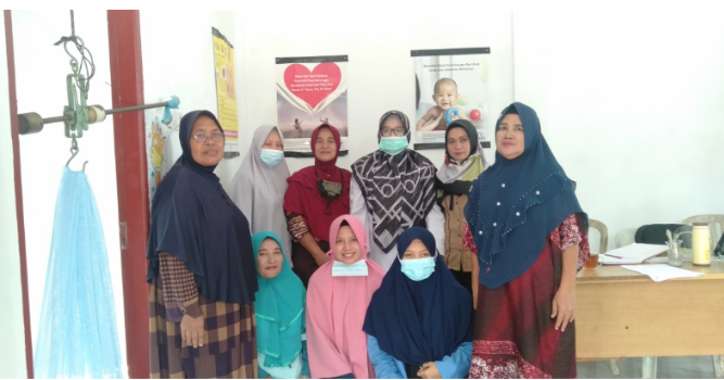 Mahasiswa UIN Riau Dampingi Kader Posyandu Pantau Kesehatan Balita di Desa Alahair