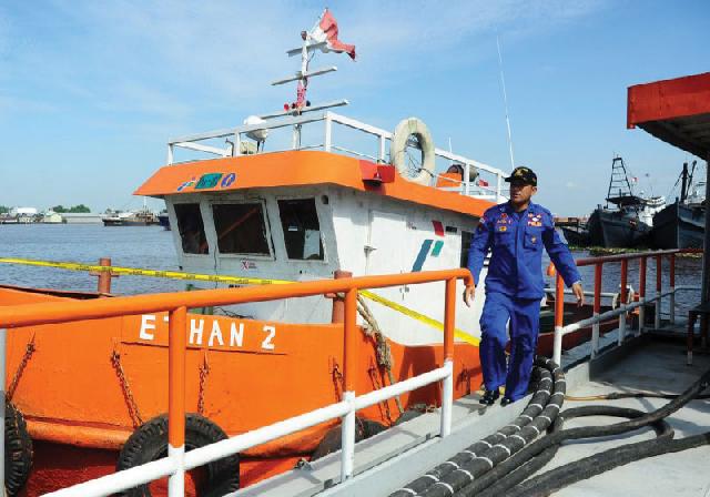 Kapal Patroli Polisi Diserang Ratusan Nelayan