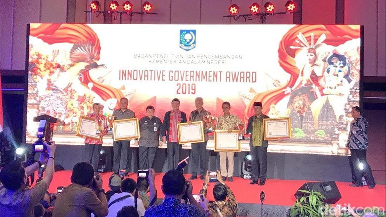Gubri Terima Penghargaan dari Mendagri, Riau 5 Besar Provinsi Terinovatif di Indonesia