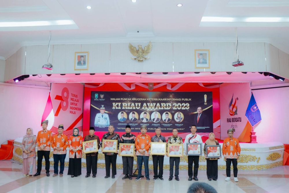 Dengan Nilai 91,65, Kampar Raih Penghargaan Kategori Informatif KI Award 2023