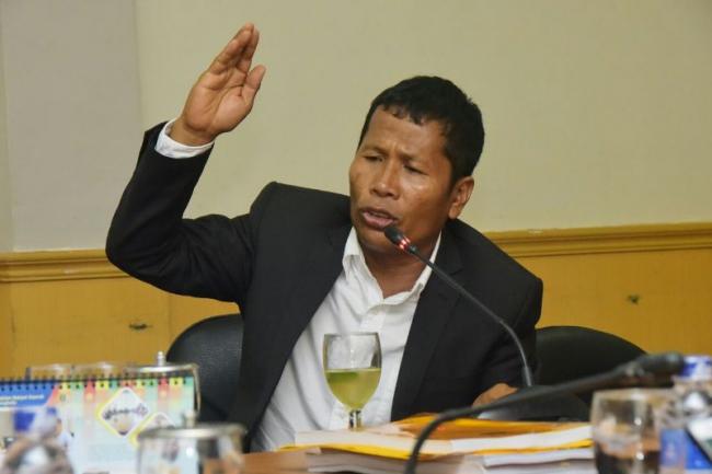 Sidang Suap Amril Mukminin, Ketua DPRD Riau Disebut Terima Uang dalam Plastik