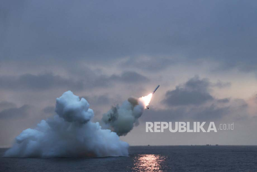 Korea Utara Luncurkan Rudal dari Kapal Selam