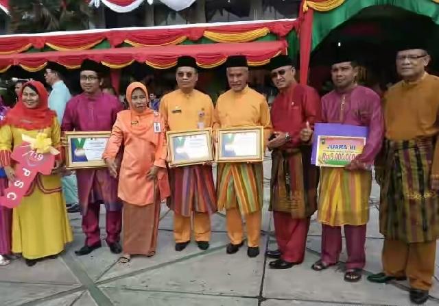 Bokor Terbaik III Lomba Desa se-Riau