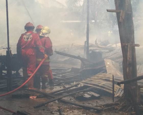Kebakaran di Rumbai Pesisir, 6 Unit Rumah Panggung Ludes