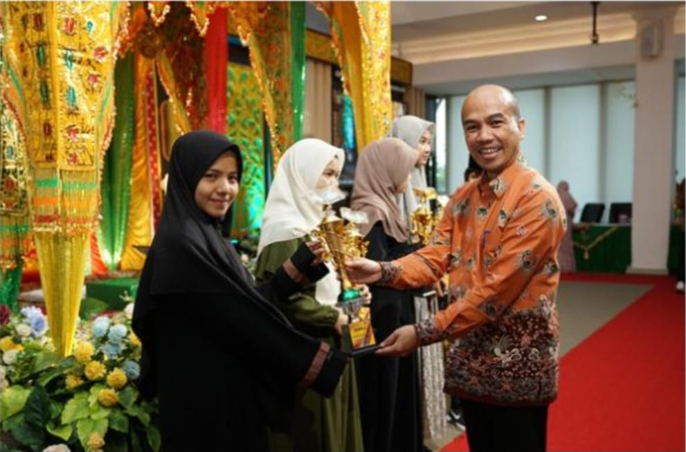 Lulusan Pondok Tahfidz Nurul Qur'an Juarai MTQ Internasional UIR