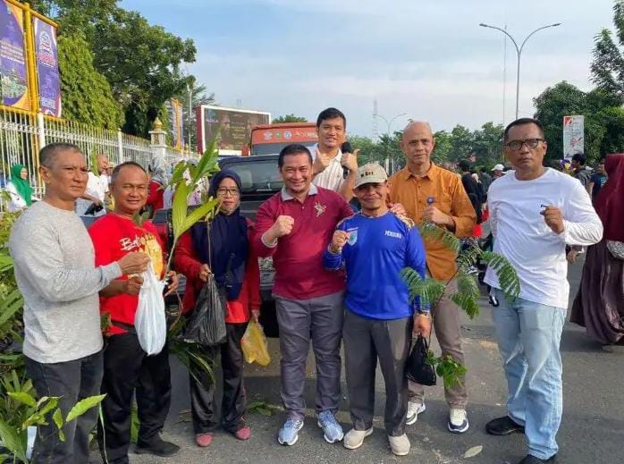 Anustusiasme Bagi-bagi Bibit Tanaman Gratis Bapenda Riau di Area CFD