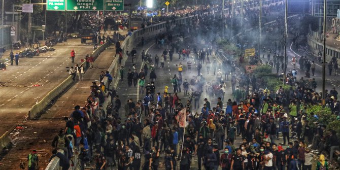 MUI Minta Polisi Jangan Tembaki, Pukuli dan Injak-Injak Mahasiswa yang Demo