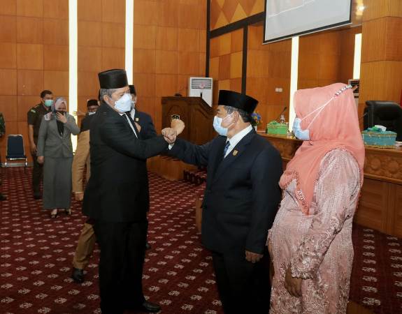 Selamat Gantikan Sujarwo sebagai Anggota DPRD Siak, Bupati Alfedri Harapkan Jadi Mitra yang Baik