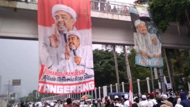 Kecam Perusakan Poster Habib Rizieq, FPI: Bersyukur Tak Bisa Terbakar