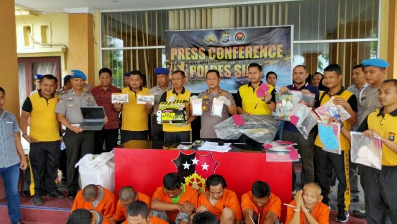 Truk Misterius Berisi 100 Laptop dan Susu Diamankan di Siak, Riau