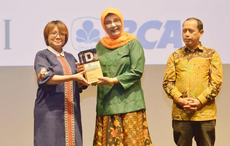 Kampar Terima Penghargaan Daerah Ketepatan Alokasi APBD Pendidikan Terbaik 2018