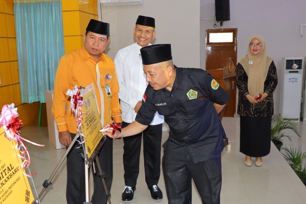 MAN 2 Pekanbaru Miliki Digital Library dan Digital Class Room