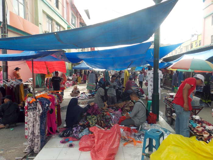 Pedagang Plaza Sukaramai Pekanbaru yang Buka Tenda Biru di Luar Gedung Makin Ramai