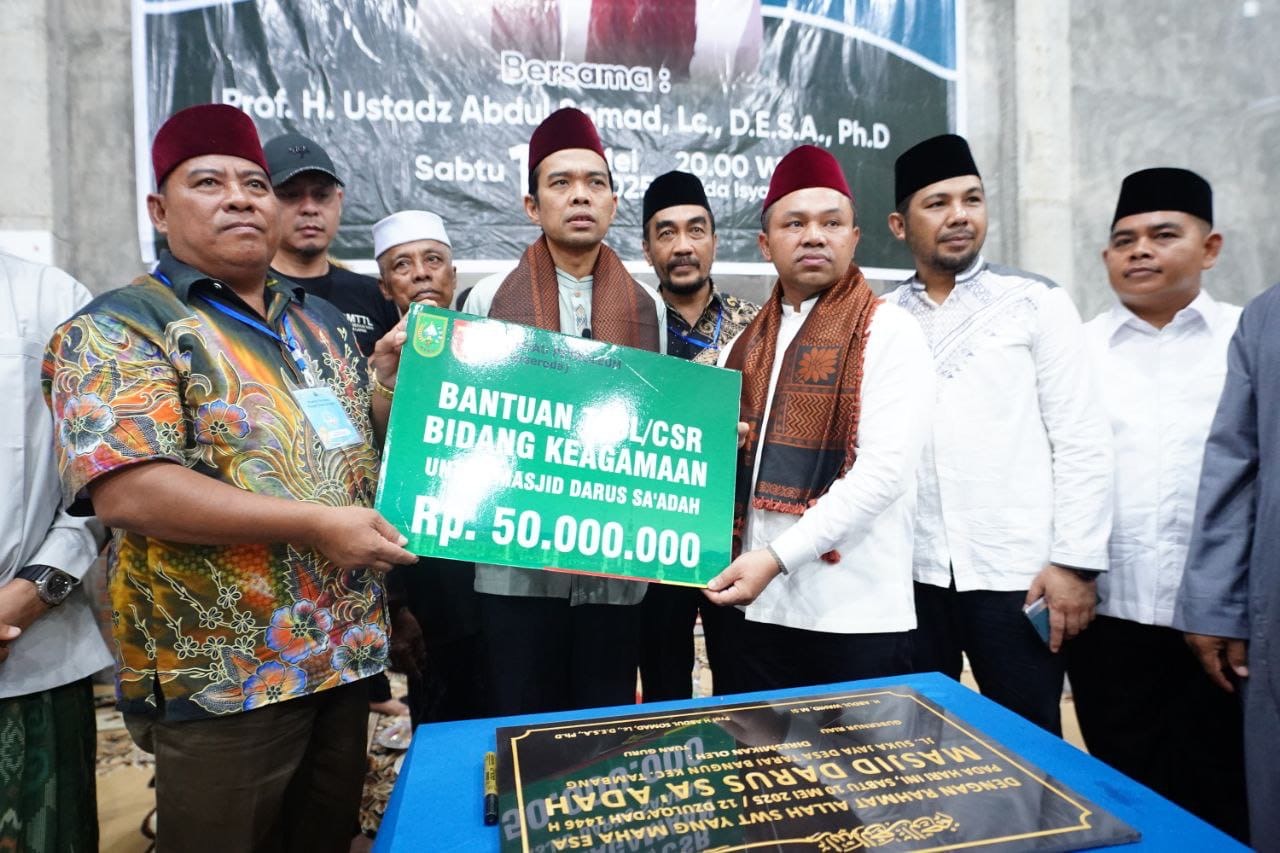 Gubri Wahid dan UAS Resmikan Masjid Darus Sa’adah Desa Tarai Bangun
