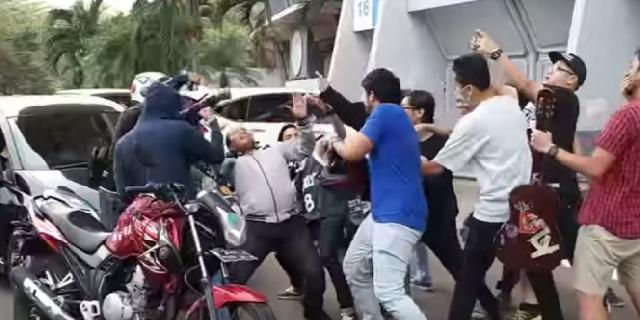Lerai Perkelahian di Jalan Soekarno Hatta Pekanbaru, Oknum Polisi Malah Dikeroyok