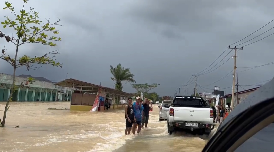 Jalan Terendam Banjir, Lintas Tengah Pekanbaru-Teluk Kuantan Tersendat