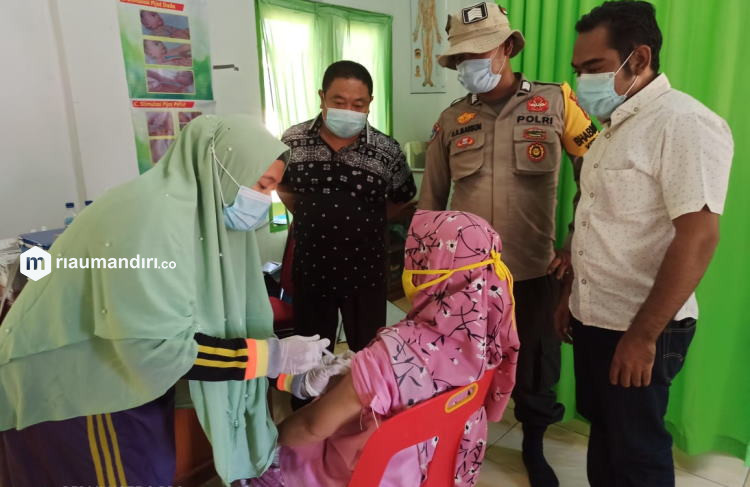 Meski Hari Libur, Puskesmas Balai Jaya Rohil Tetap Buka Layanan Vaksinasi Covid-19