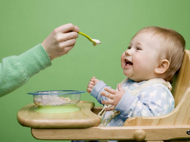 6 Jenis Makanan yang Tidak Boleh Dikonsumsi Bayi