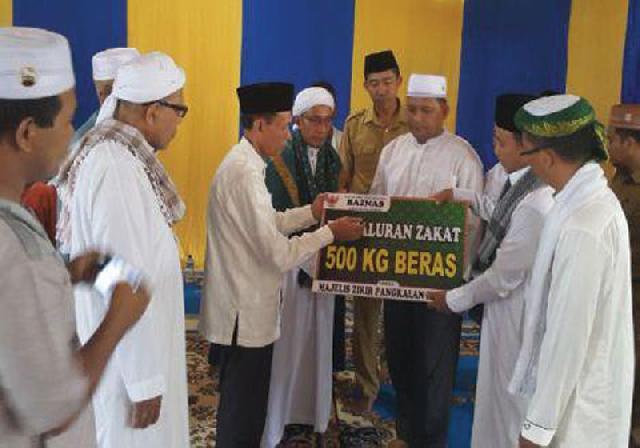 Baznas Salurkan  500 Kg Beras untuk Majelis Zikir Suluk