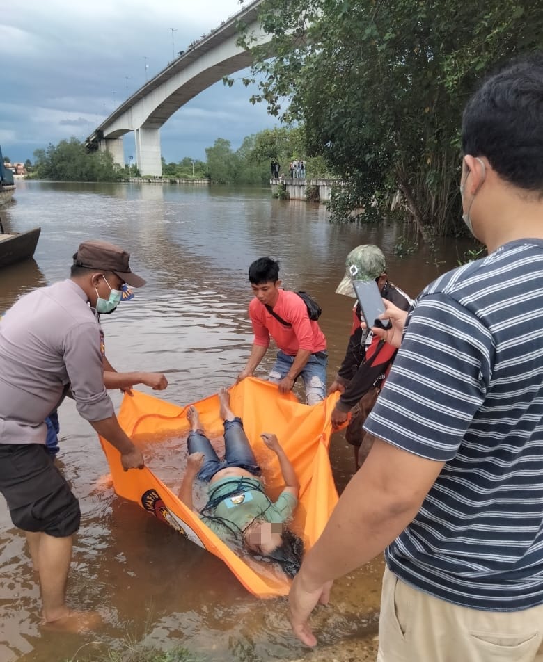 Mayat Wanita Tanpa Identitas Ditemukan Mengapung di Perairan Sungai Siak 
