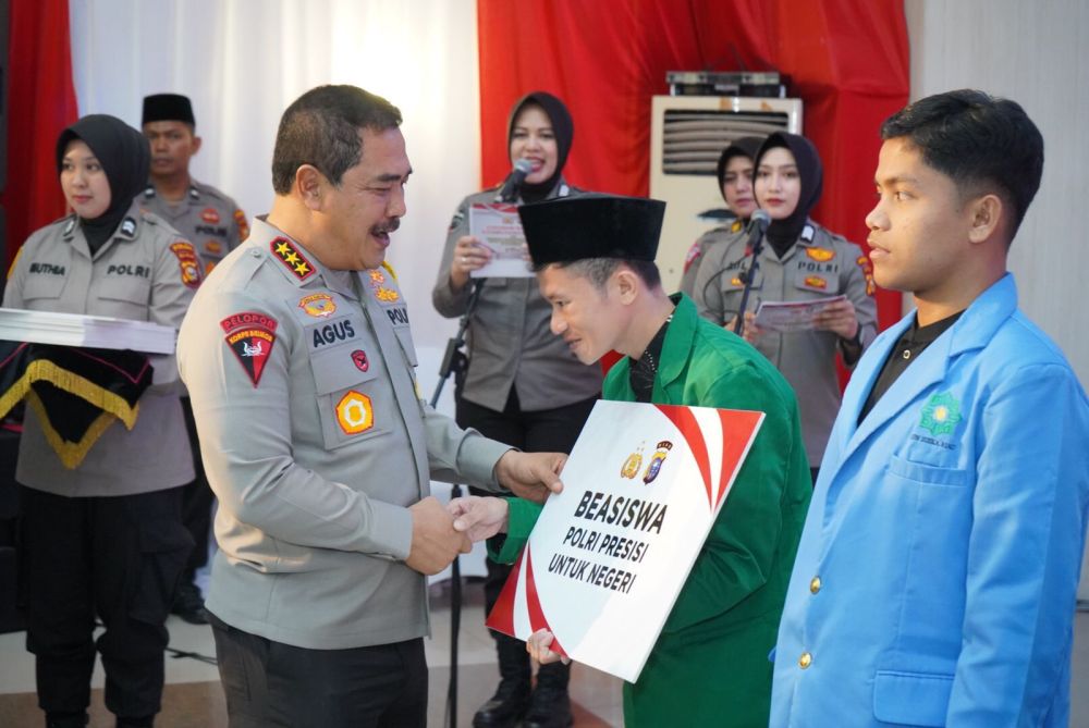 150 Mahasiswa di Riau Terima Beasiswa dari Wakapolri Komjem Agus