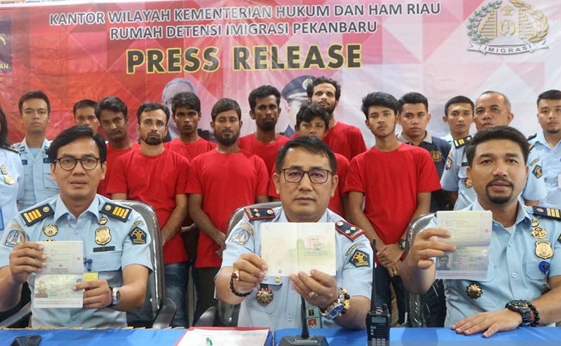 35 WNA Bangladesh yang Bermasalah di Riau Dideportasi