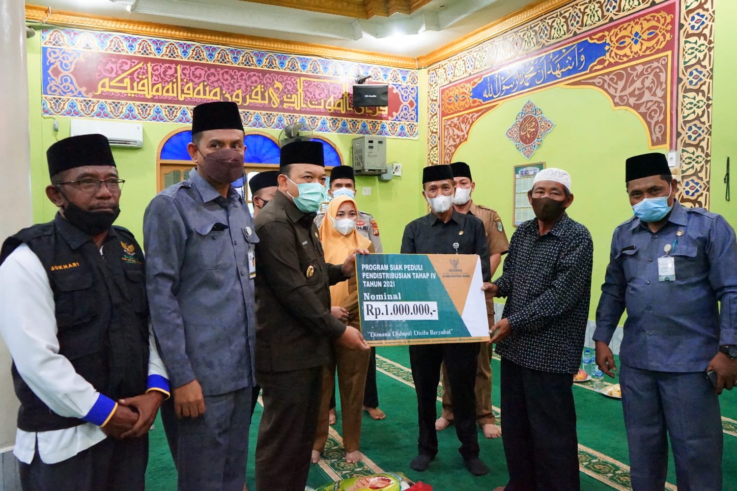 Serahkan Zakat, Wabup Husni Sampaikan Dua Pesan kepada Mustahik 