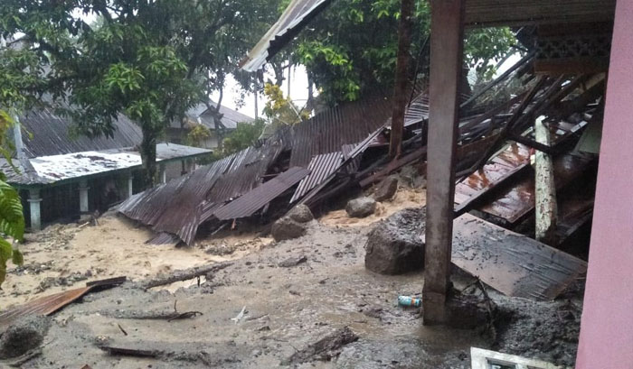 Banjir Bandang Landa Tanah Datar, Ibu dan Anak Hilang Tertimbun Longsor