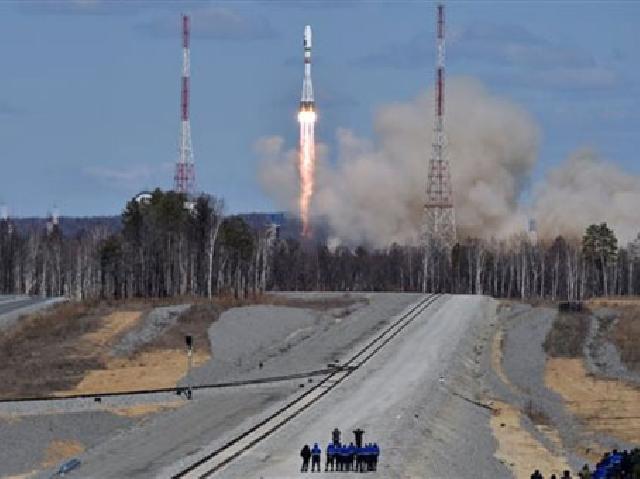 Rusia Luncurkan Roket Pertama