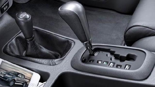 Pilih Mobil Manual atau Otomatis ?